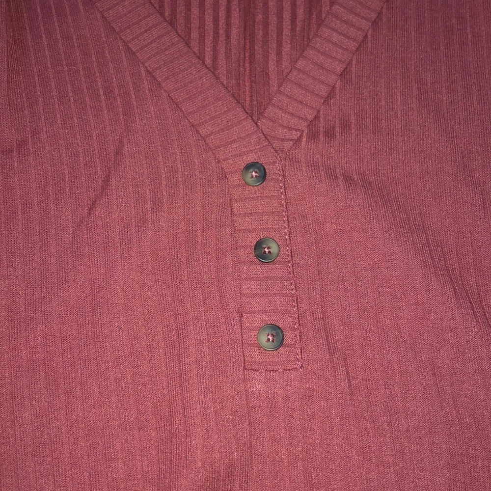 crop top - Picture 2 of 3